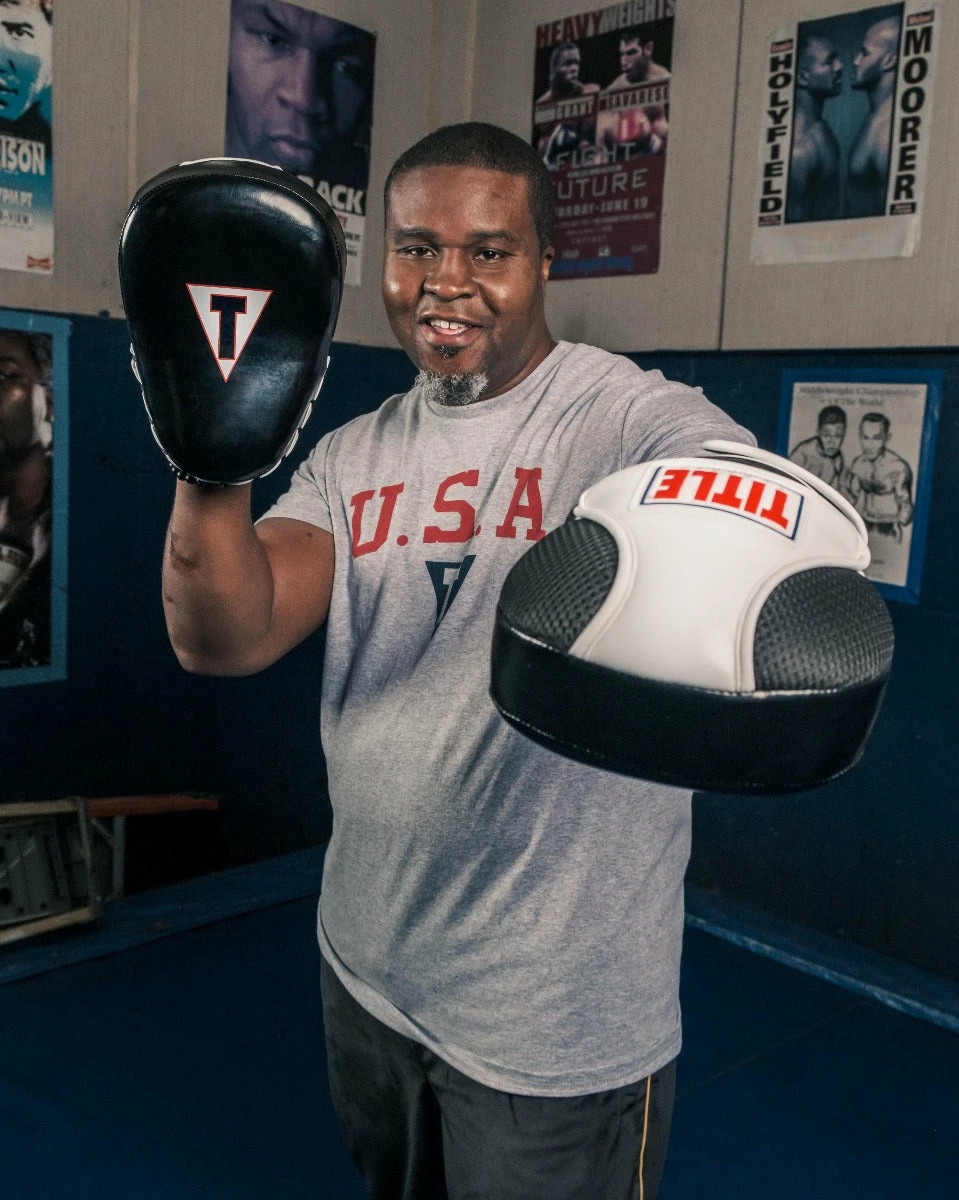 TITLE Classic Pro-Style Trainer’s Mitts 2 TITLE Classic Pro-Style Trainer’s Mitts - Image 2